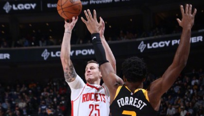  米切尔单节二十一分骑士击溃魔术