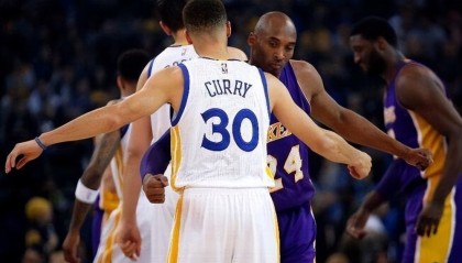  库里三分雨倾盆勇士客场击溃雷霆豪取八连胜