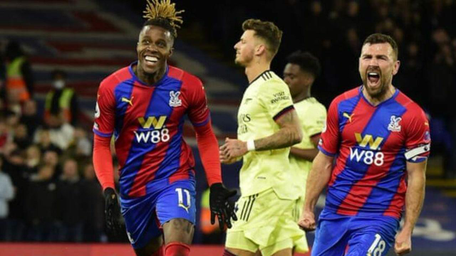  阿森纳防线失误造致命失球  