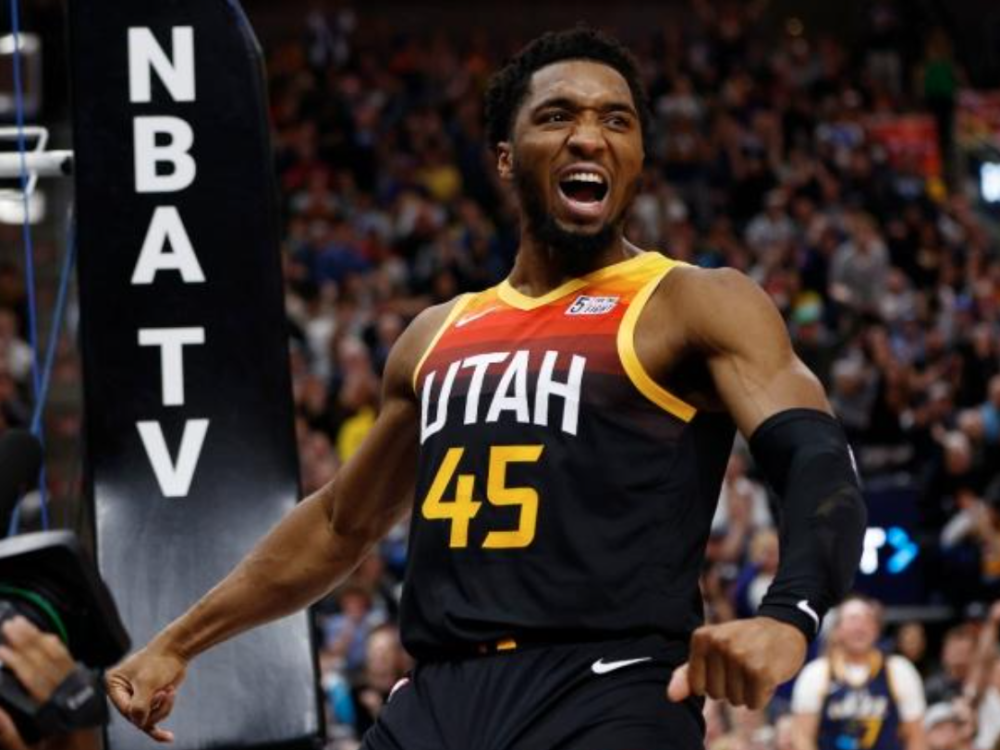  米切尔加时连中关键球，骑士双加时险胜尼克斯显韧性